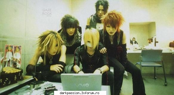 Kiss sau spank - spank XD deja mam saturat de aia =| poza asta - *Jocury*