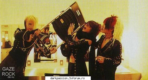 gazetto ^.^ the gazette este printre cele mai bune formatii din japonia una dintre mele desi imi Sticlutza lu Ruky ^^